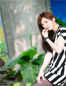 《丰满性感日本美女》